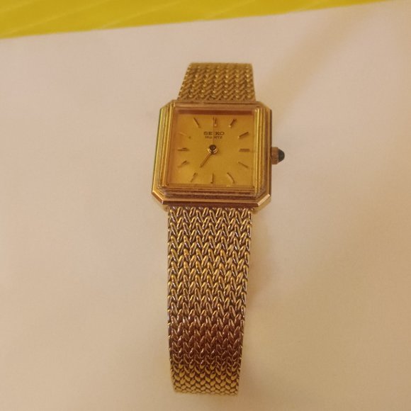 Ladies Seiko Quaertz  Square Watch (1980) Style# 2320-6039 - Picture 1 of 3